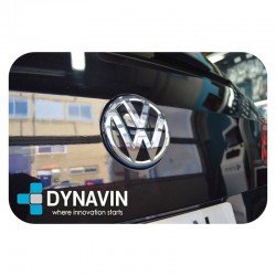 DYNAVIN-VOLKSWAGEN GOLF 5, GOLF 6, PASSAT CC - EMBLEMA MOTORIZADO. CÁMARA TRASERA OCULTA A TODO COLOR